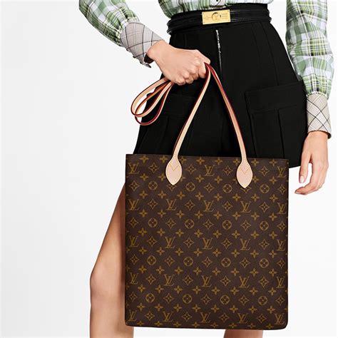 louis vuitton carry it.